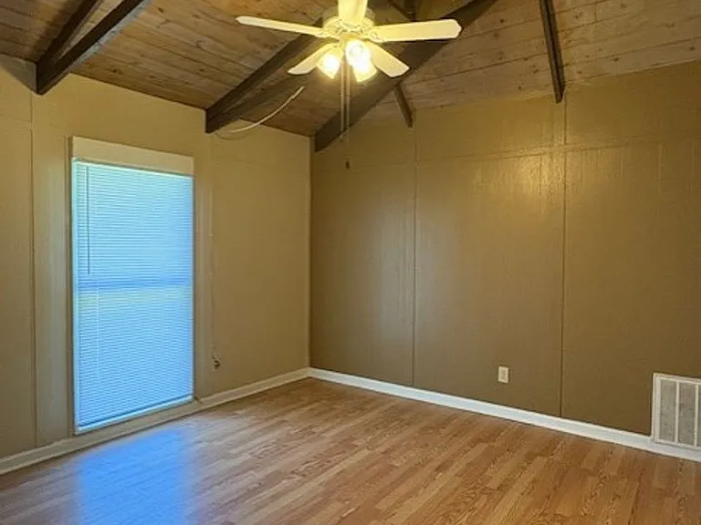 415 Circle Dr NE — Photo 3
