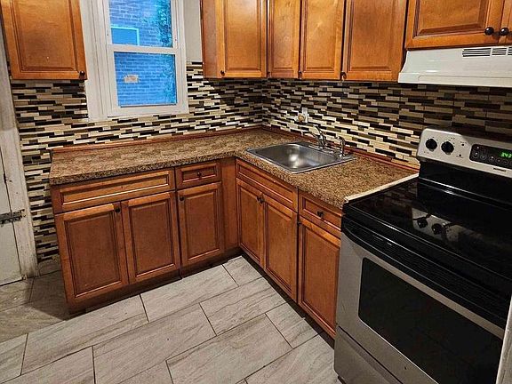 2nd image of 164 W Clarkson Ave