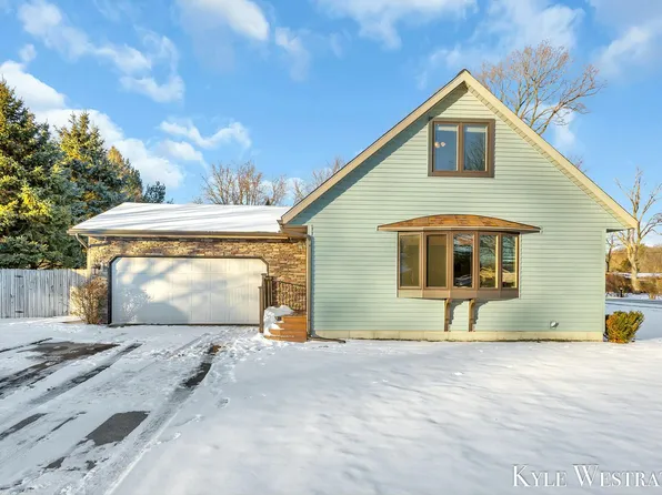 14207 Sunview Dr, Holland, MI 49424