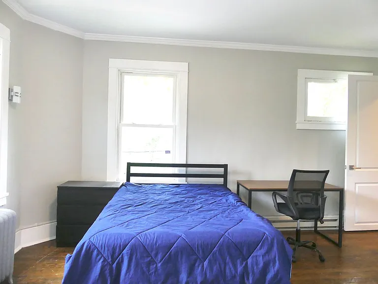 609 E State St — Photo 90