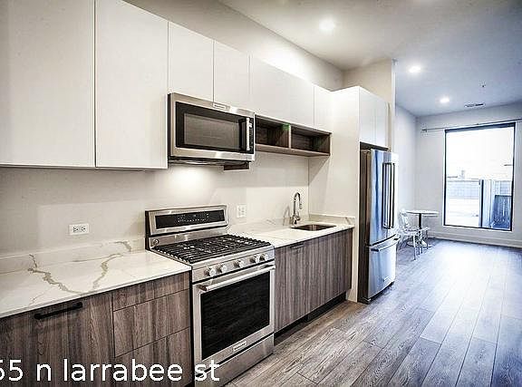 2nd image of 855 N Larrabee St #1227
