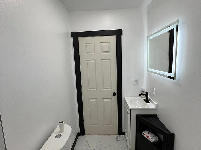 421 E Century Blvd #1 — Photo 4