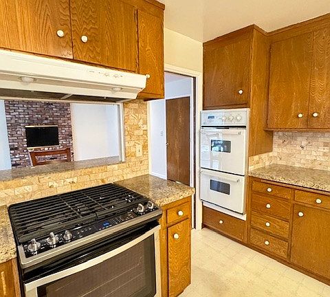 4th image of 310 Deerfield Dr