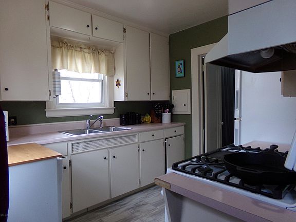 5th image of 2525 Hillside Dr NW