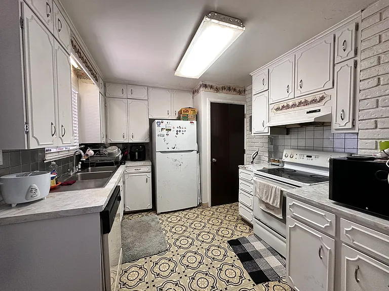 2240 Nome St — Photo 10