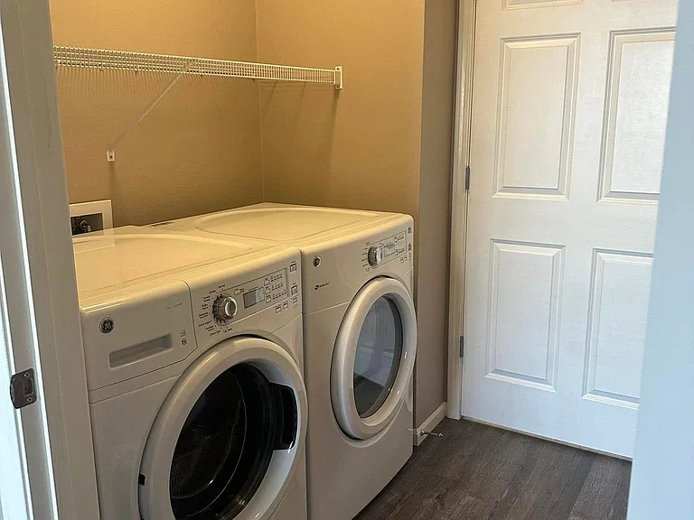 Sierra Court — Photo 7
