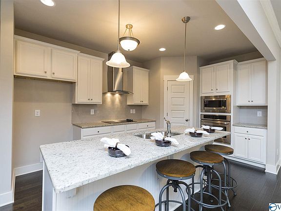 3rd image of 803 Chesire Cove Ln