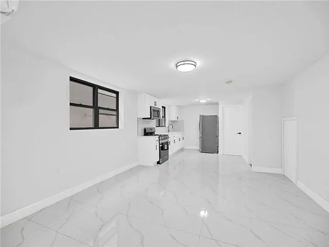 3 bed, 2.0 bath, $3,000 — Photo 4
