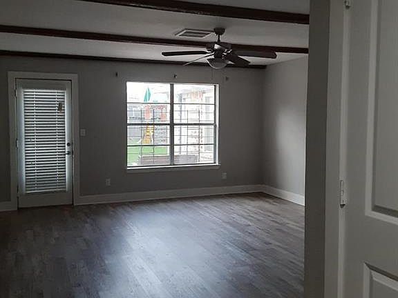 2nd image of 15414 W Hampton Cir