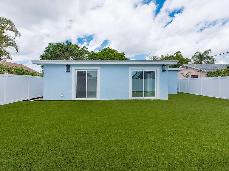626 NW 7th St — Photo 30