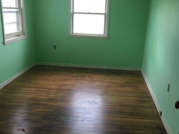4th image of 1101 E Hoch St APT 3