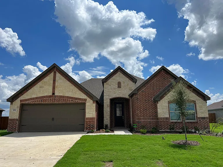 684 Avalon Dr — Photo 1
