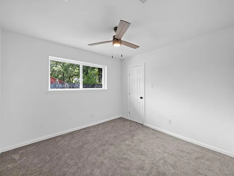 9618 Glenwood Forest Dr — Photo 6