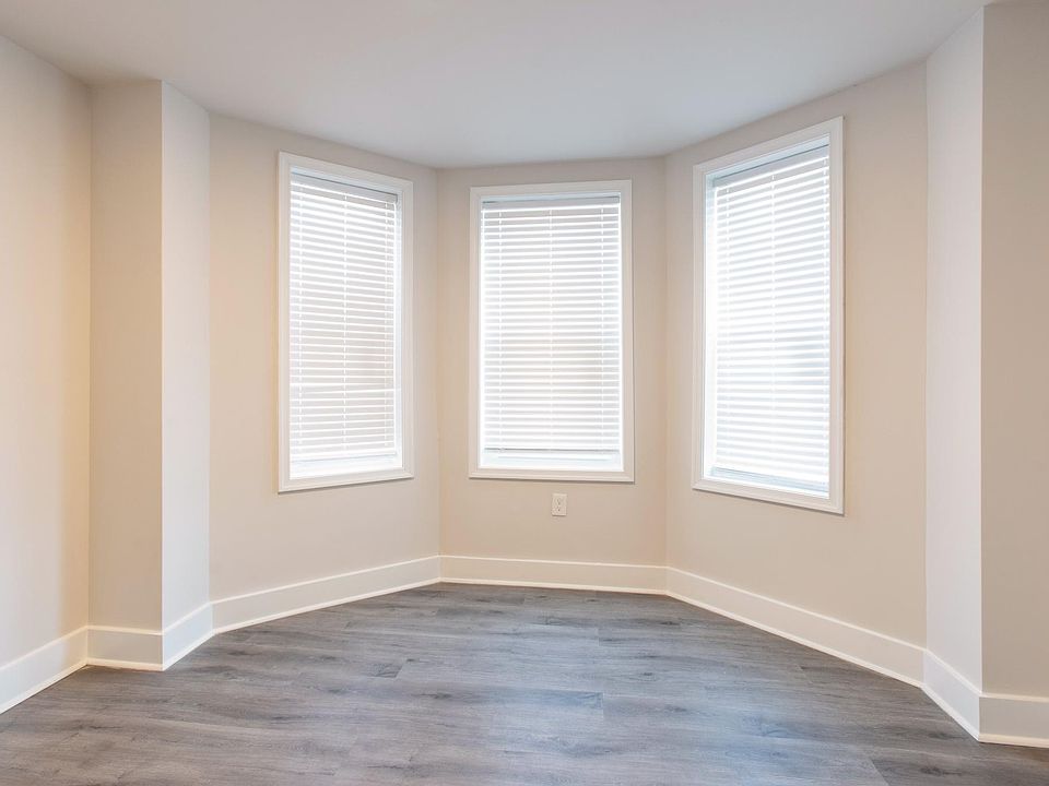 1st image of 1741 W Ontario St #29