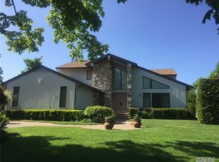 18 Bristol Dr, Manhasset, NY 11030