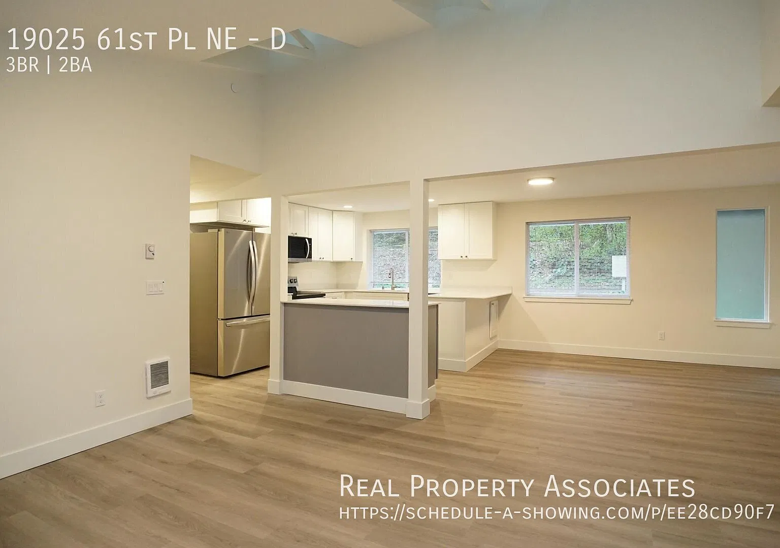 Newly Renovated Top Floor Three Bedroom Apartment with Private Balcony — Photo 4