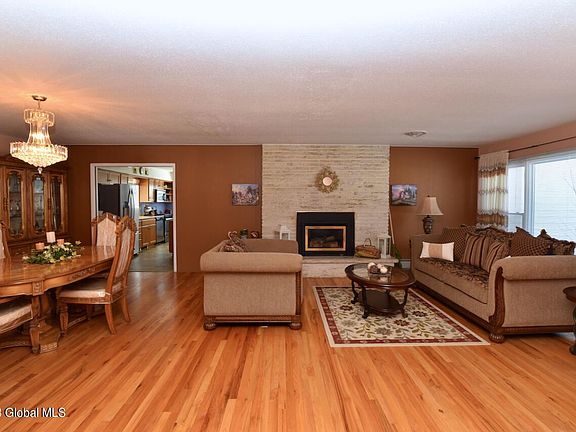 5th image of 14 Windsor Dr