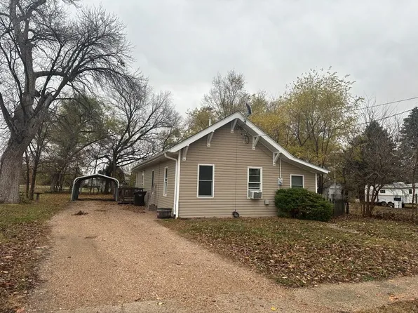 413 S Walnut St, Genoa, NE 68640