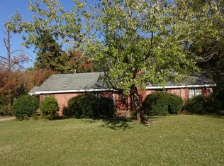 322 Chisolm Dr, Selma, AL 36701