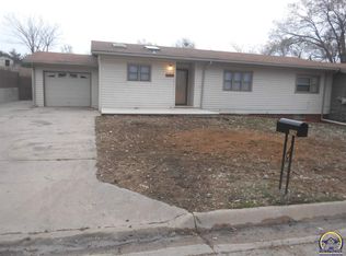 1602 SW 66th St, Topeka, KS 66619