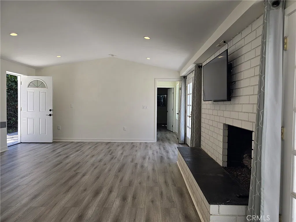 2 bed, 1050 sqft, $4,175 — Photo 4