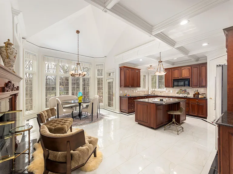 16646 Brooklane Blvd — Photo 9