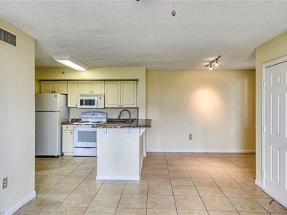 4th image of 1150 Wildwood Lakes Blvd #8-102