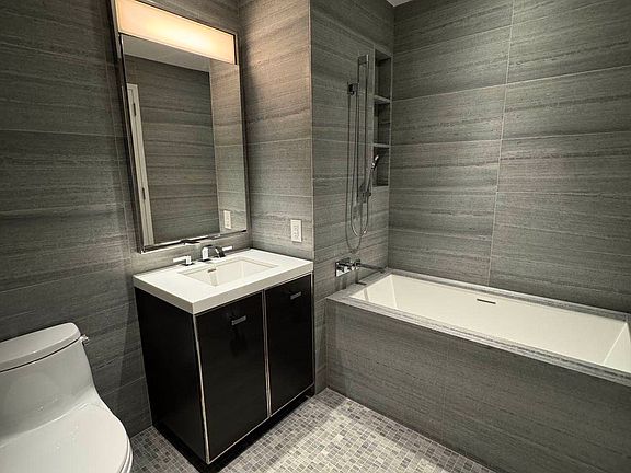 4th image of 1 Manhattan Sq Unit 11K