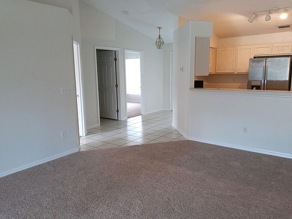 4th image of 525 Jackson Ave #A