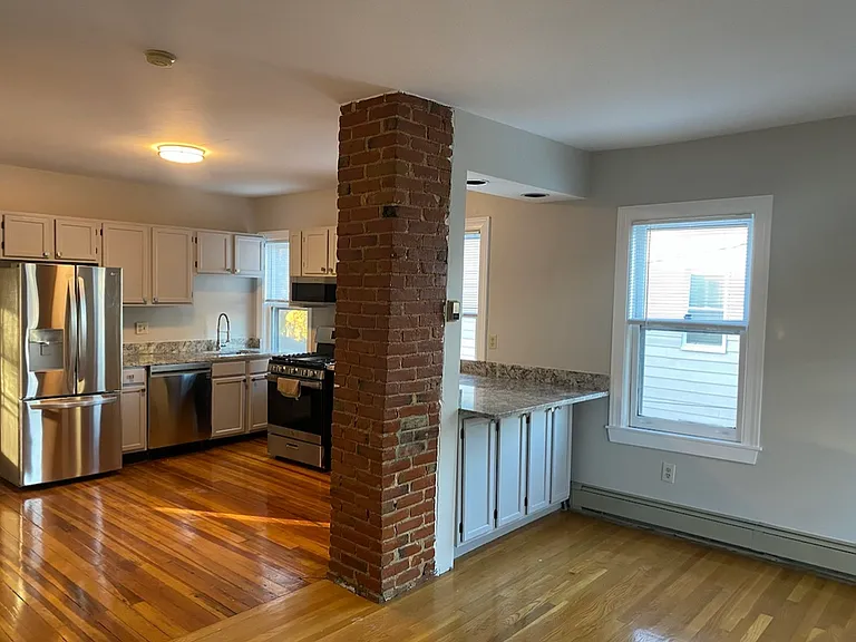 118 Clay St #2 — Photo 2