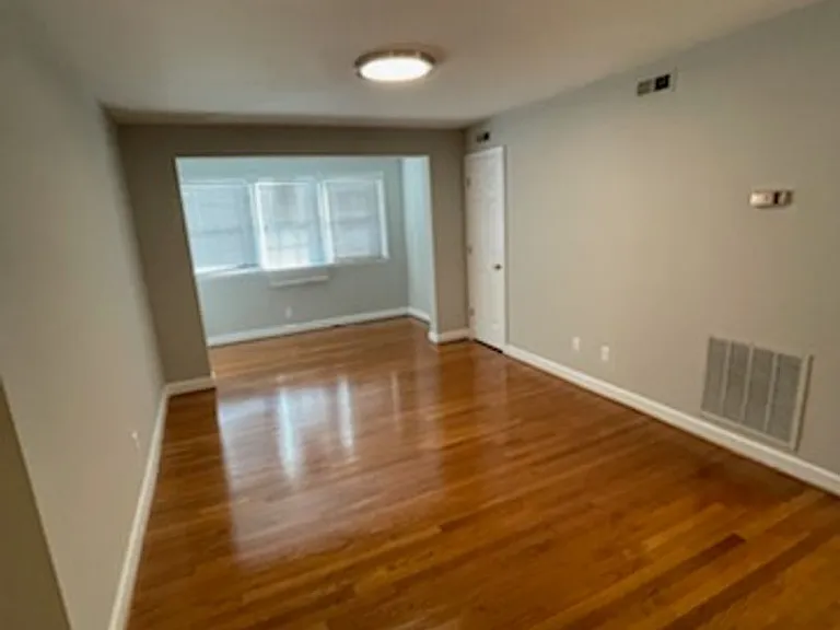 1401 W 1st St #C — Photo 4