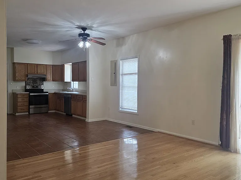 172 Kingston Dr — Photo 32