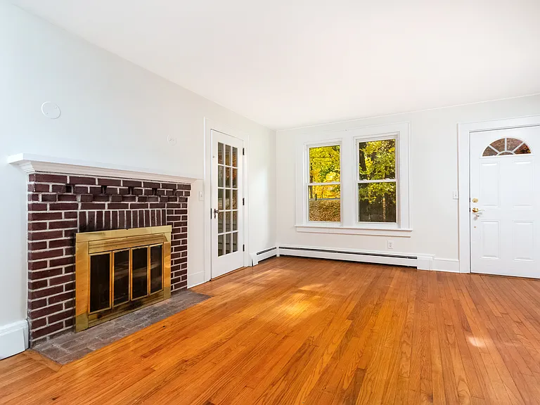 31 Hillandale Rd — Photo 10