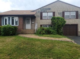 15 London Rd, Syosset, NY 11791