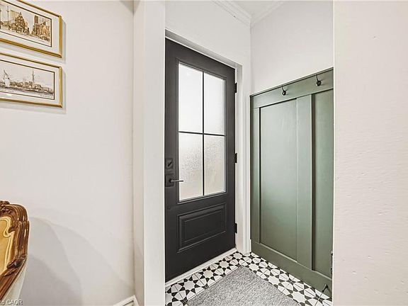 3rd image of 153 Elgin St