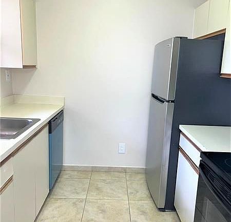 5th image of 751 Cypress Ln #7L