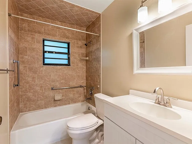 100 S Tremain St #5 — Photo 12
