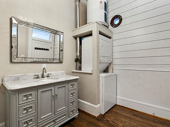 3rd image of 202 N Lbj Dr APT 202