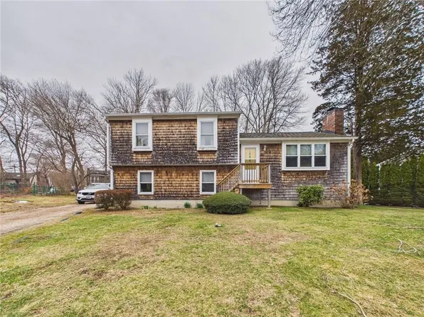 44 Carriage Ln S, Kingston, RI 02881