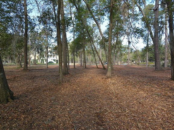 3rd image of 13 Bermuda Downs