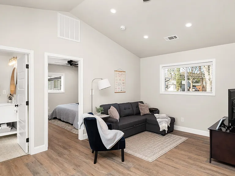 265 E 6th Ave #1 — Photo 10