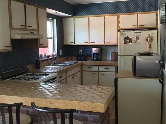 5th image of 925 Black Oak Ct