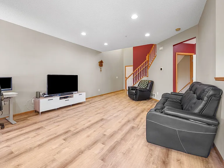 5048 Yuma Ln N — Photo 5