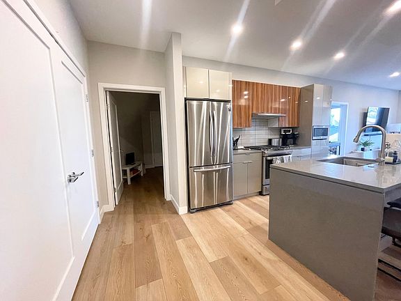 2nd image of 519 Poplar St Unit 300