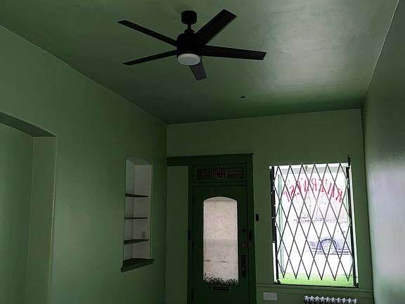 3rd image of 820 E Locust St #2