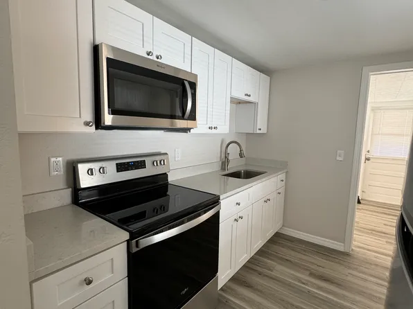 4911 43rd Ave N, Saint Petersburg, FL 33709