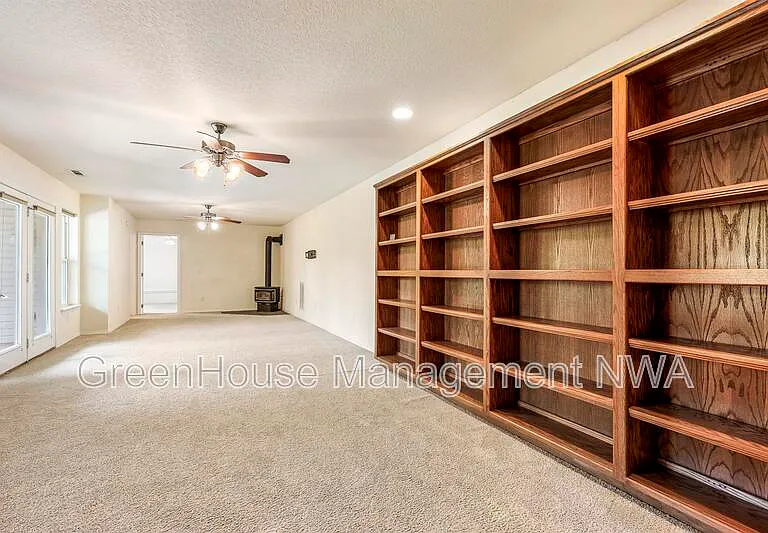28 Latshaw Dr — Photo 24