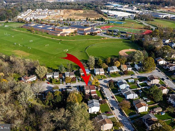 4th image of 208 Karen Dr