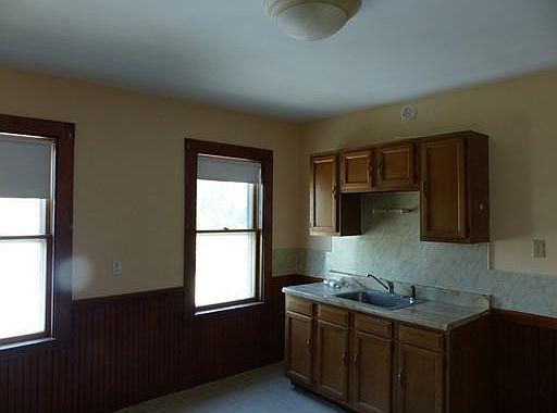 3rd image of 222 Franklin St #3