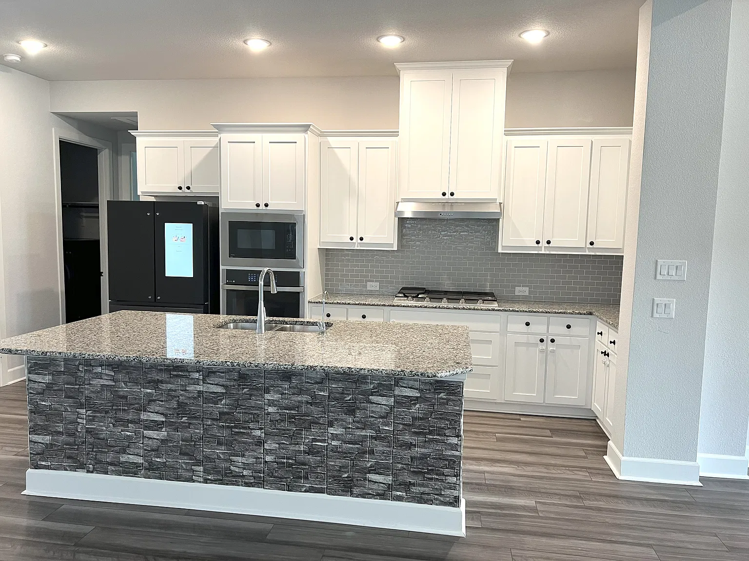 4 bed, 2251 sqft, $2,895 — Photo 1